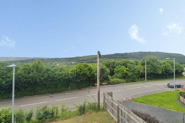 19, Cecil Griffiths Close, Neath photo 4