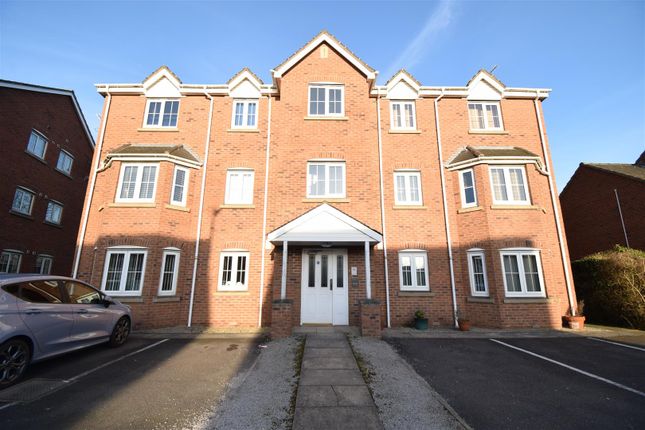 Flat to rent in Lakeside Court, Normanton