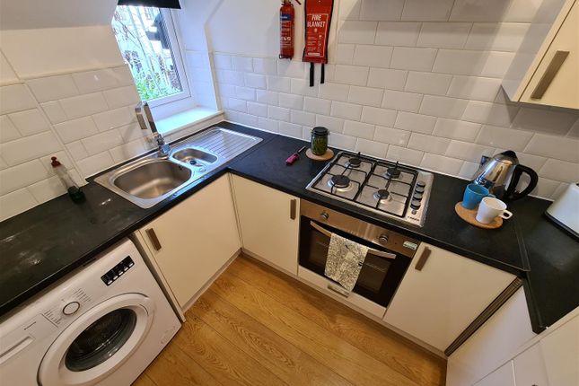 Flat 6, Birch Court, 49, Brighton Grove, Fallowfield photo 4