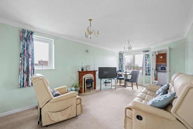 Flat 22, Appletree Court, Rainham photo 3
