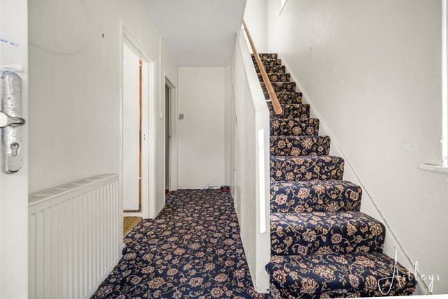 17, Maesgwyn, Port Talbot photo 2