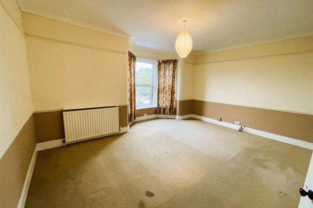 8, Suffolk Avenue, Shirley photo 2