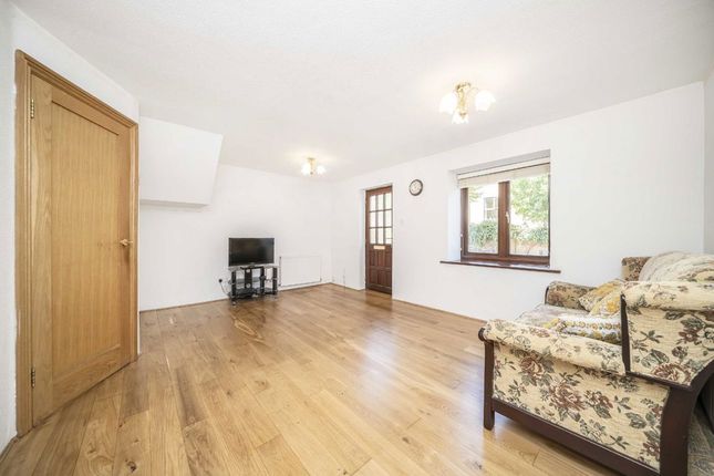 60, Waterman Way, London photo 3