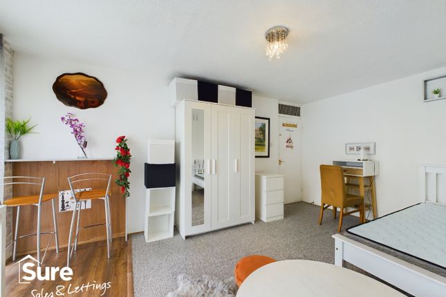 Flat to rent in Double Room - Nightingale Walk, Hemel Hempstead