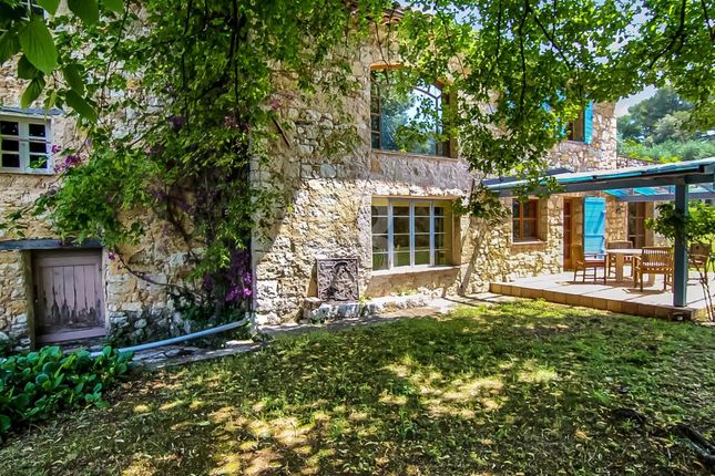Detached house for sale in Grasse, 06130, France