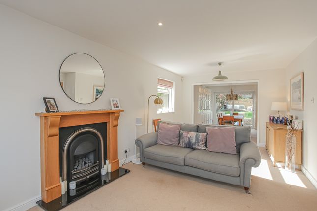 Holliers Crescent, Middle Barton photo 4