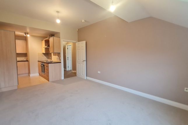 11, Highfield Court, West Yorkshire photo 4