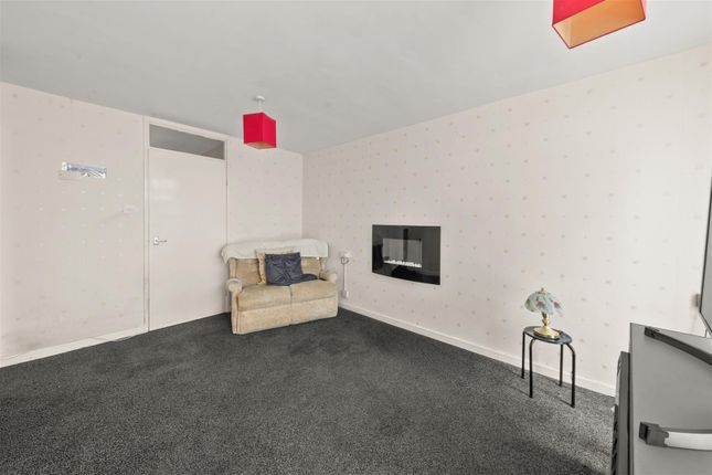 2, Rosslyn Close, Hayes photo 3