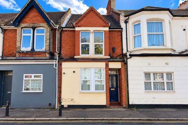 3-bed flat on Balmoral Road, Gillingham, £170,000