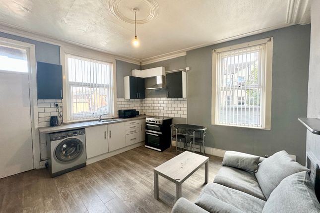 Flat 1, 17, Temple Crescent, LEEDS photo 3