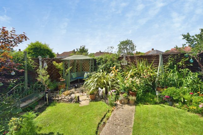 53, Brockley Crescent, Romford photo 3