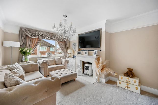Thumbnail Flat for sale in Silverdale Close, Sutton