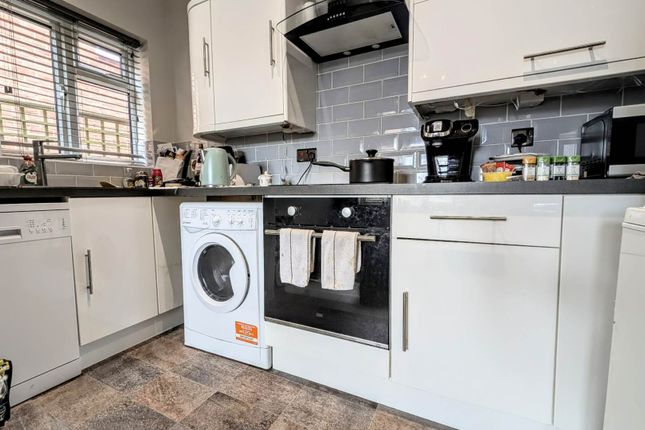 1, Lytham Close, Bordon photo 3