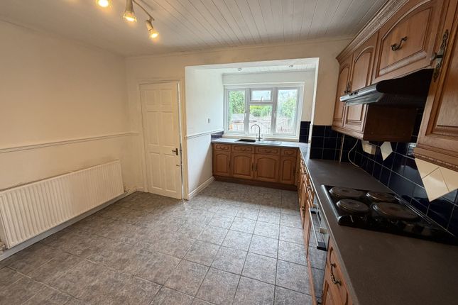9, Heol Y Garreg Las, Llandeilo photo 4