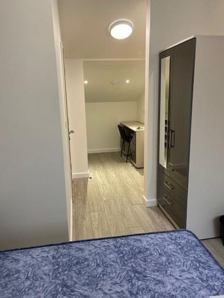 Flat 2, Trinity Square, 4 Ensuite bedrooms photo 2