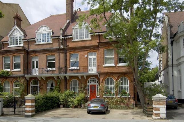 Flat to rent in Heath Drive, Hampstead