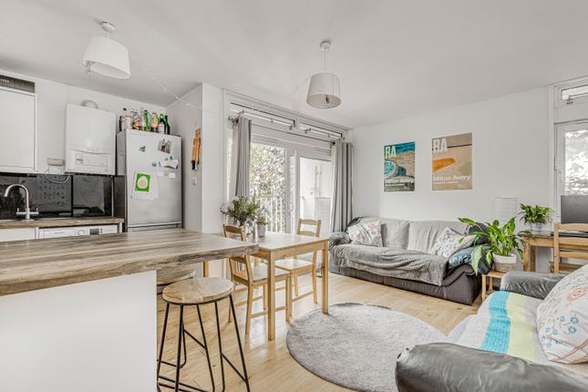 Thumbnail Flat to rent in Cedars Road, Clapham Town