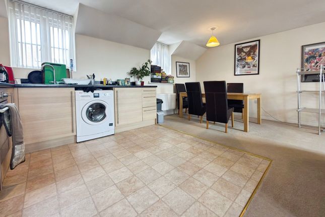 164 Cloatley Crescent, Swindon photo 3