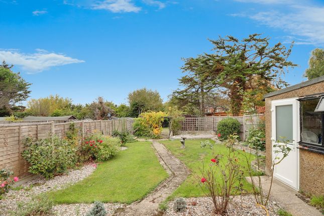 10, Barncombe Close, Benfleet photo 2