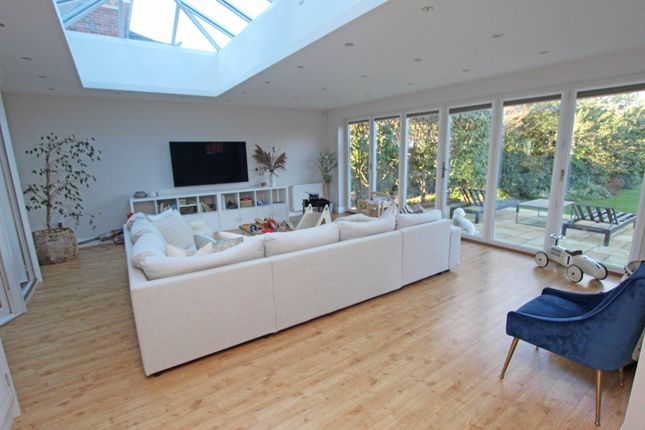20, Compton Drive, Eastbourne photo 3