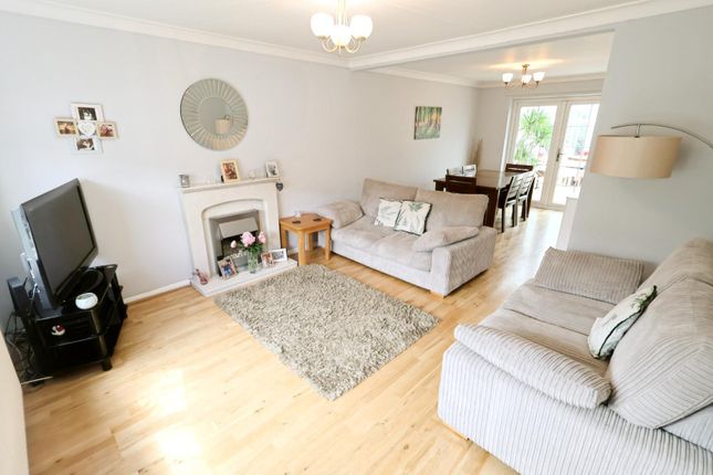8,, Birch Drive, Wrexham photo 2