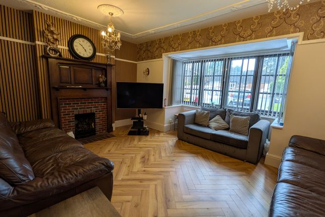 20, Walsall photo 3