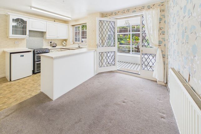 4, Ladbrooke Close, Greater Manchester photo 4