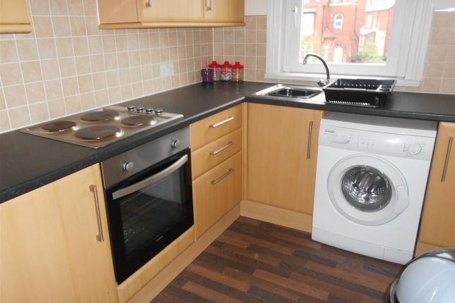 Flat to rent in Lathom Road, Southport