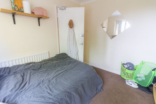 Terraced house to rent in Greenhill Close, Winchester, Hampshire