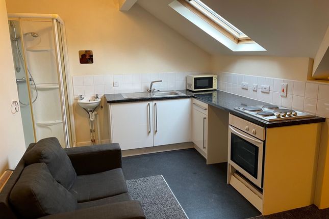 Property to rent in Balmoral Place, Halifax