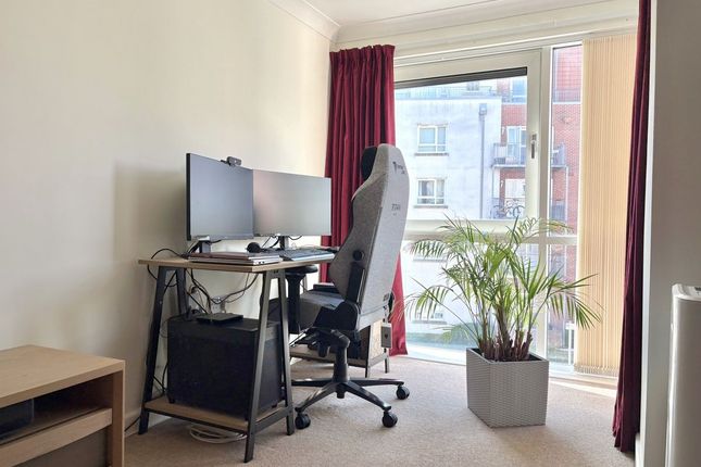 Flat 19, 3, Avenel Way, Poole photo 4