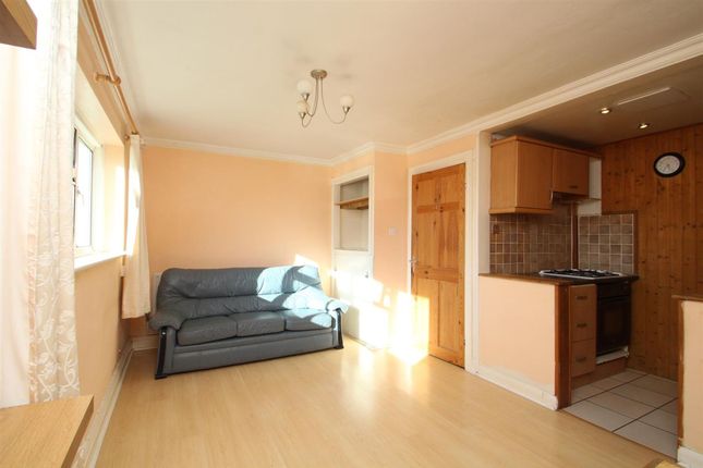 41 Harmondsworth Road, West Drayton photo 2