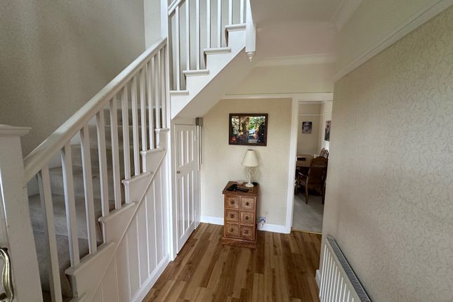 8, BALGORES SQUARE, GIDEA PARK, ESSEX photo 4