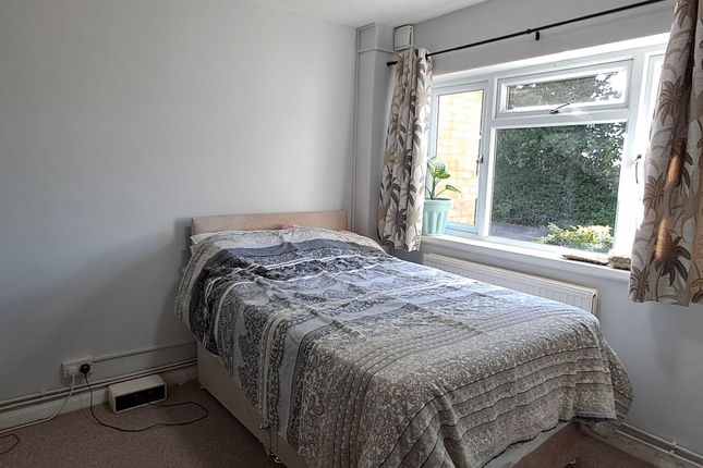 3, Harriet Way, Bushey photo 3