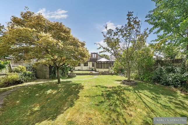 2-bed house on 25 Burnt House Lane, Ingatestone, £575,000