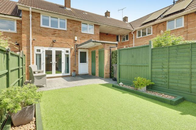 10, Cross Green, Basildon photo 2