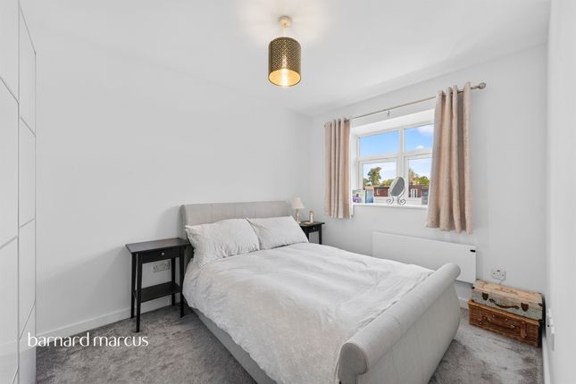 Flat 21, Parkgate House, 356, West Barnes Lane, New Malden photo 4