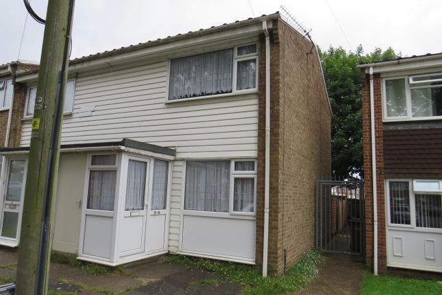 Thumbnail Property to rent in Wollaston Close, Gillingham