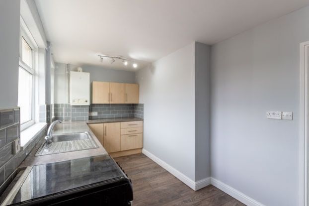 25 Hazelhurst Grove, Queensbury, West Yorkshire photo 4