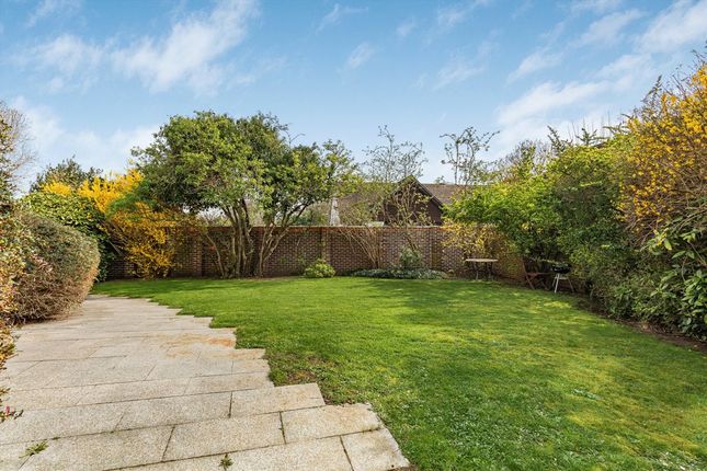 Flat 2, Parkview Court, 11, George Square, London photo 4