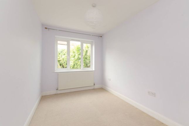 2-bed flat on Taffy's How, Mitcham, £375,000