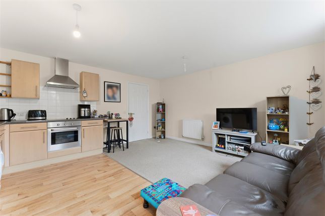 3, Hillary Close, Burton Latimer photo 4