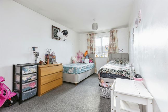 Flat for sale in Barnsdale Close, Loughborough