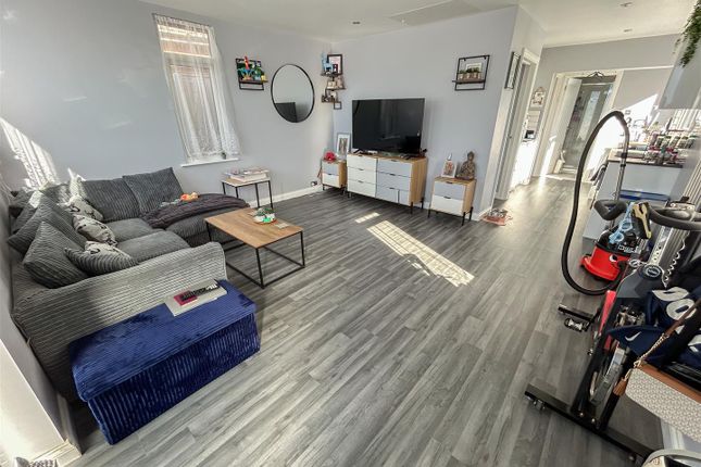 Meadow Way, Jaywick Village photo 2