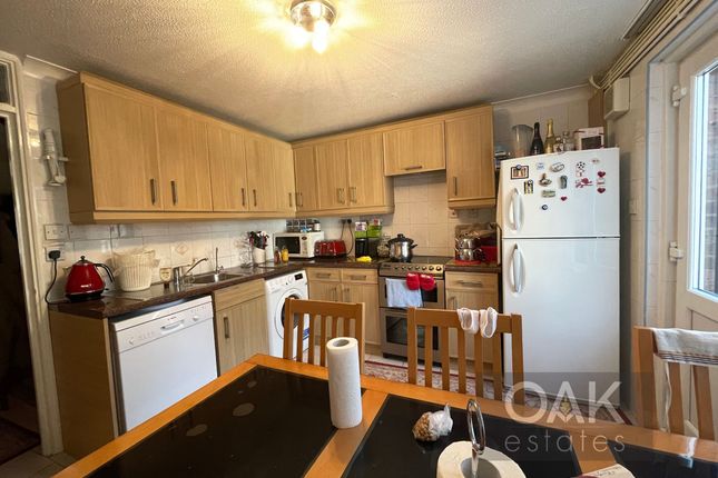 17 Stonebridge Road, London photo 3