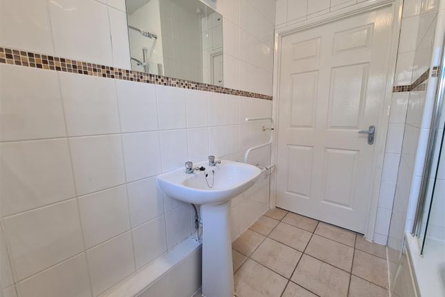 52c, Fletton Avenue, Peterborough photo 4
