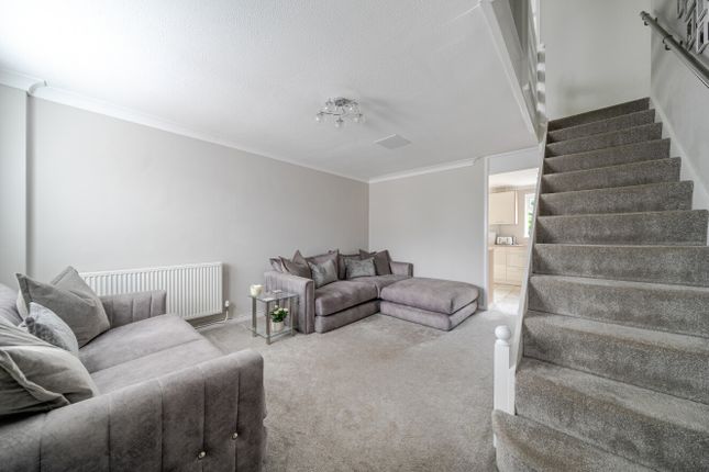 22, Gaskell Close, Alton photo 3