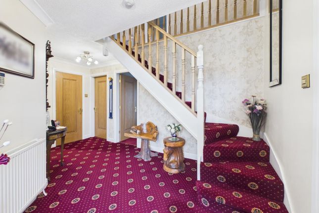 8, Buckstone Garth, Keighley photo 2