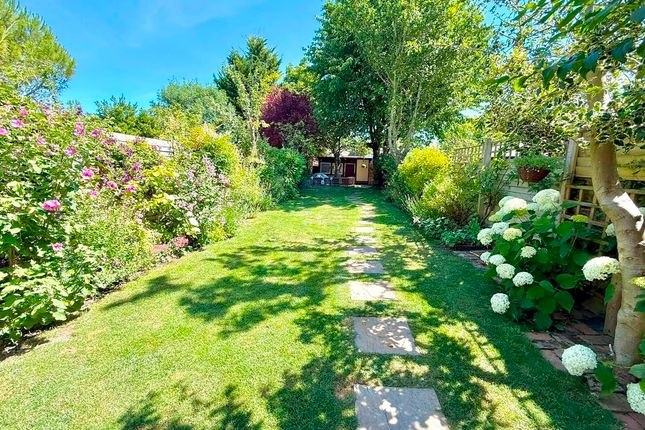 11, Kirby Road, Dunstable photo 2