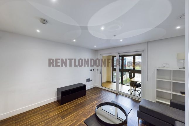Flat to rent in New Drum Street, London